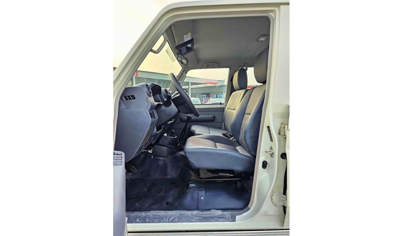 Toyota Land Cruiser Hard Top LC76 / V6 / 4.2L DIESEL / M/T / POWER WINDOWS WITH LEATHER/ 4WD (CODE # 68037)