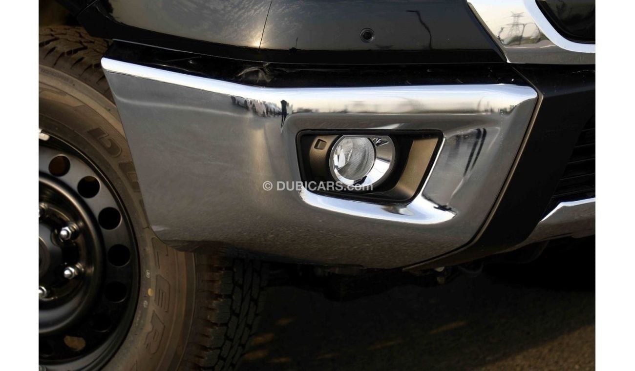 Toyota Hilux 2023 Toyota Hilux 4x4 DC 2.8 SR5 - Black inside black | Export Only