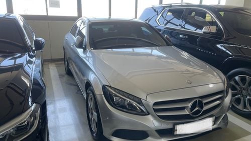 مرسيدس بنز C200 Finance available, Low KMs, Never repaired. 2.0 Turbo Charged