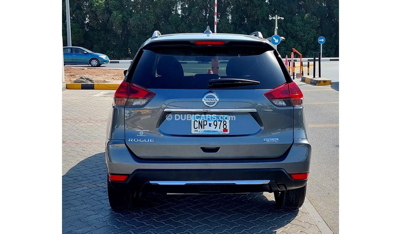 Nissan Rogue very clean car