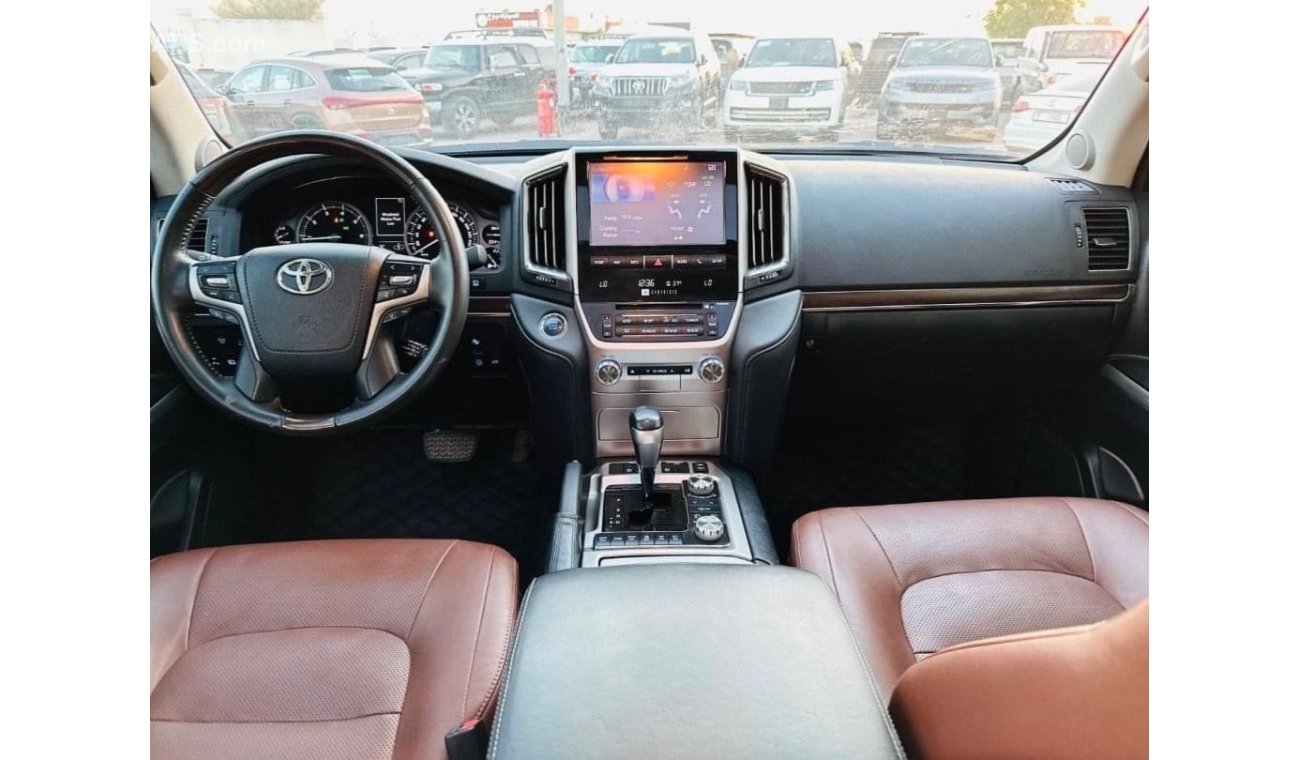Toyota Land Cruiser 2016 VXR 5.7 Full Options Top Of The Range
