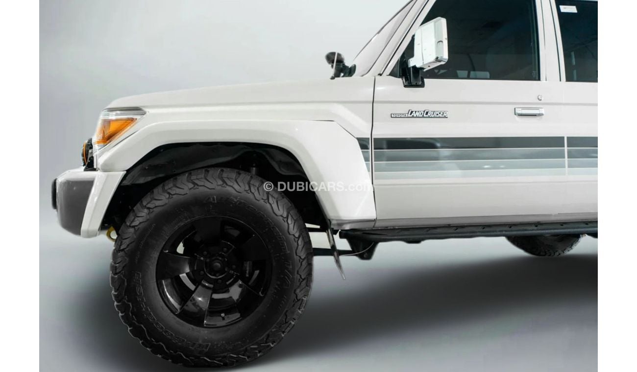 Toyota Land Cruiser Pick Up Overland / Arctic Trucks Kit