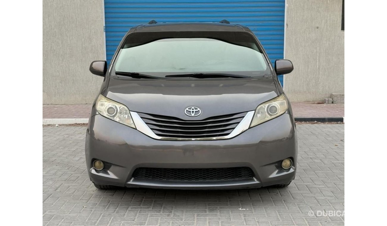 Toyota Sienna تويوتا سيينا LE وارد 2015