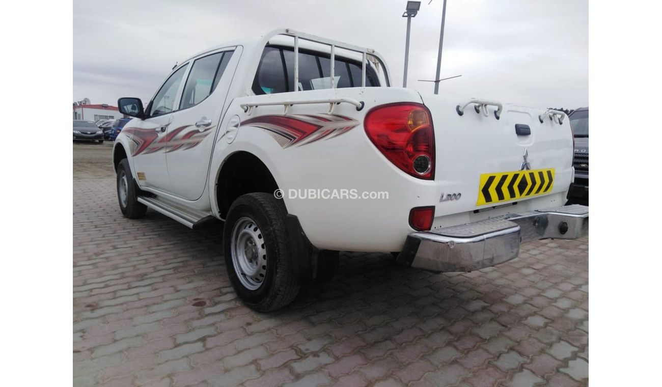 Mitsubishi L200 Mitsubishi L200 2013  4x4 g cc accident free