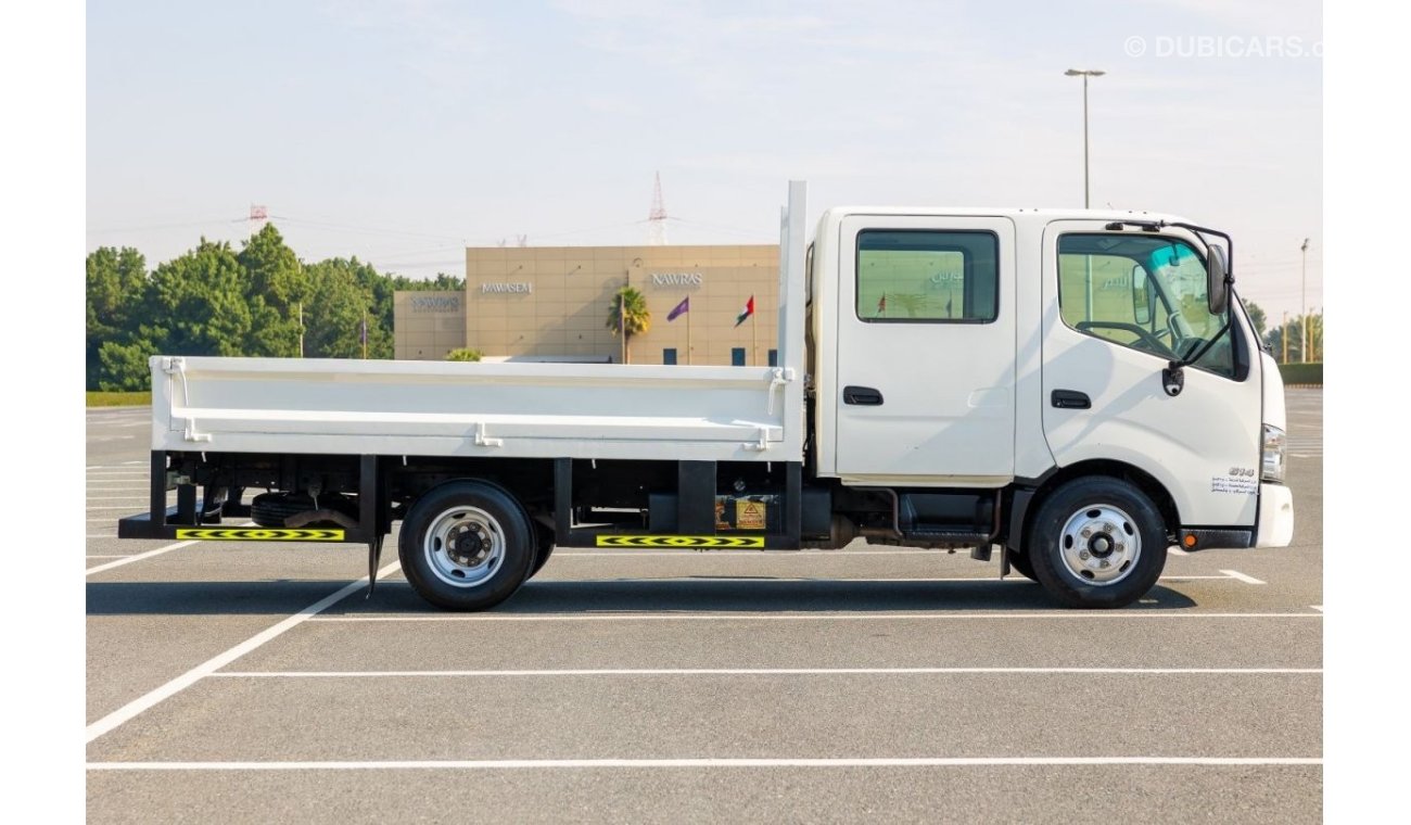 هينو 300 Series 614 2020 / Dual Cab 4.0L RWD / Diesel M/T with Rear AC / Like New Condition / GCC Specs