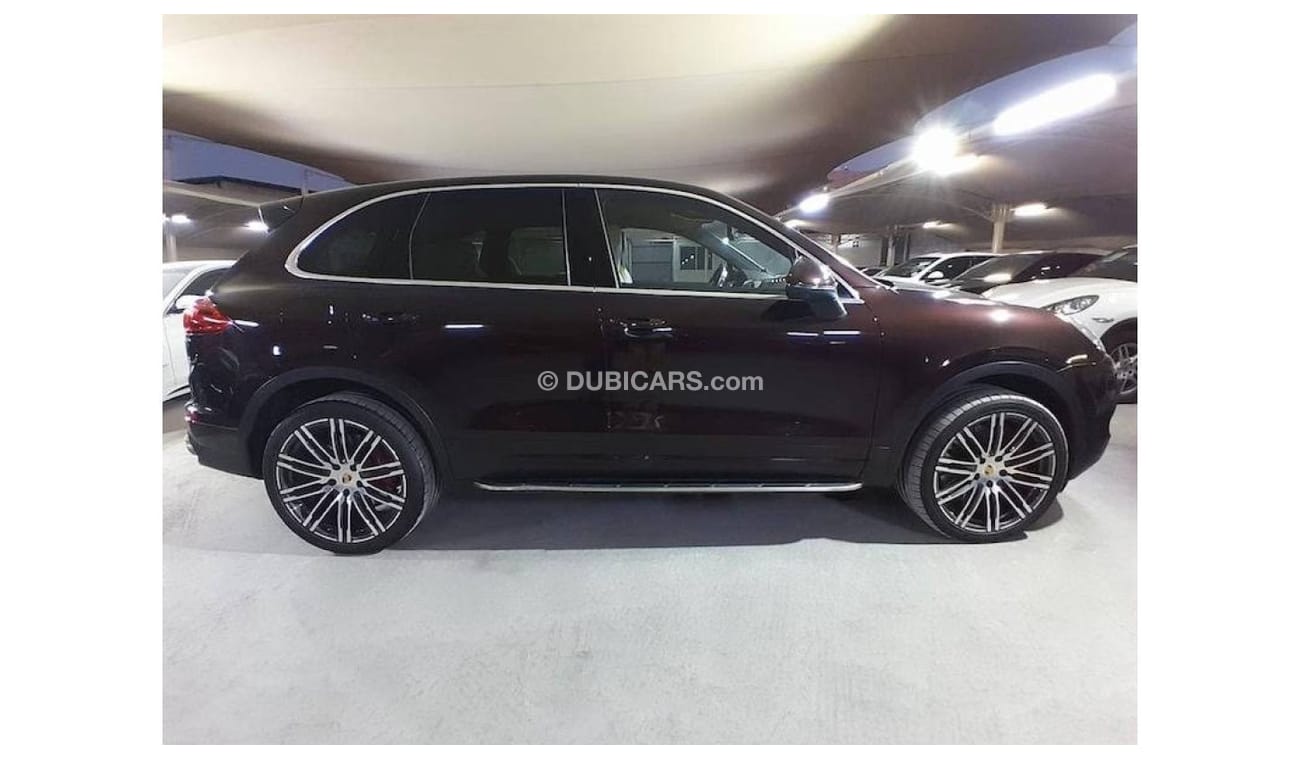 بورش كايان PORSCHE CAYENNE TURBO 4.8L 2016 SPORTS CHRONO PACKAGE WITH PDLS, AIR SEATS, SEAT AND STEERING HEATER