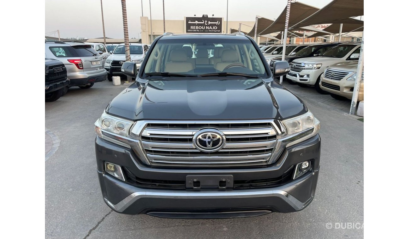 تويوتا لاند كروزر 2018 Toyota Land Cruiser GXR (J200), 5dr SUV, 4L 6cyl Petrol, Automatic, Four Wheel Drive. Clean Car