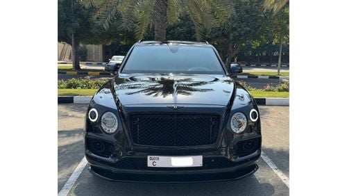 بنتلي بينتايجا GCC .. FSH .. Low Milegea .. V8 .. Perfect Condition .. Top Range