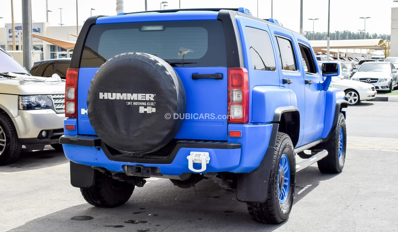 Hummer H3 White Color with blue wrapping