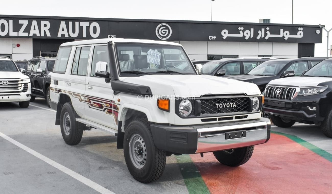 Toyota Land Cruiser 70 SERIES VDJ 76 4.5L - Center Lock - Manual - Power Window - Chrome Bumper