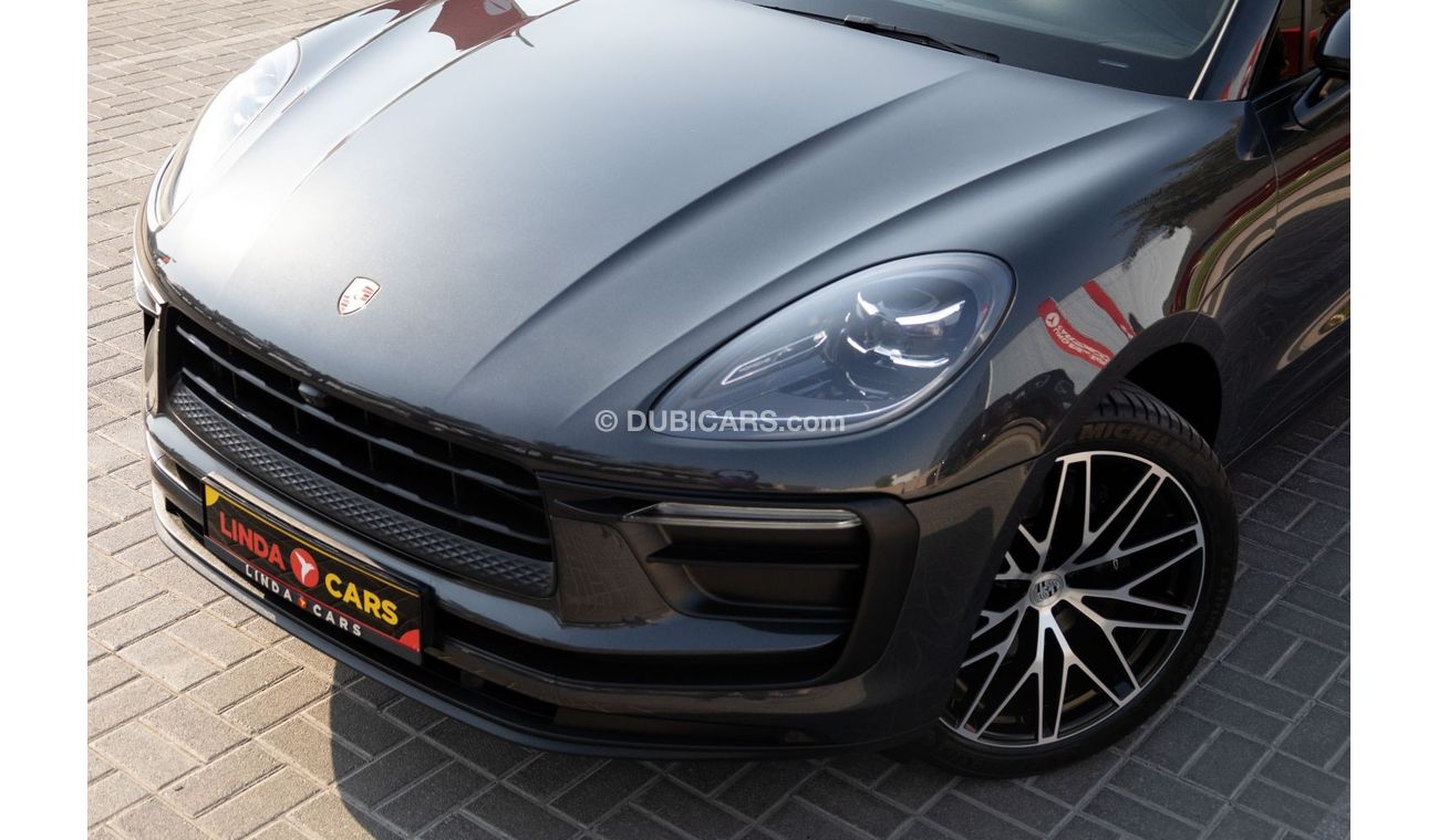 Porsche Macan Std 2.0L (252 HP) Porsche Macan 2023 GCC under Agency Warranty and Service Contract with Flexible Do