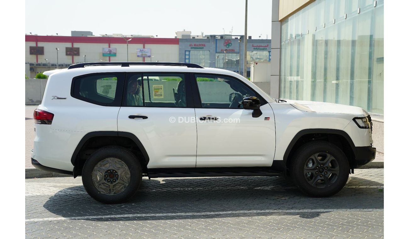 Toyota Land Cruiser GR SPORT DIESEL 2022 FULL OPTION GCC SPECS ( REAR SCREEN / RADAR / 7 SEATS )