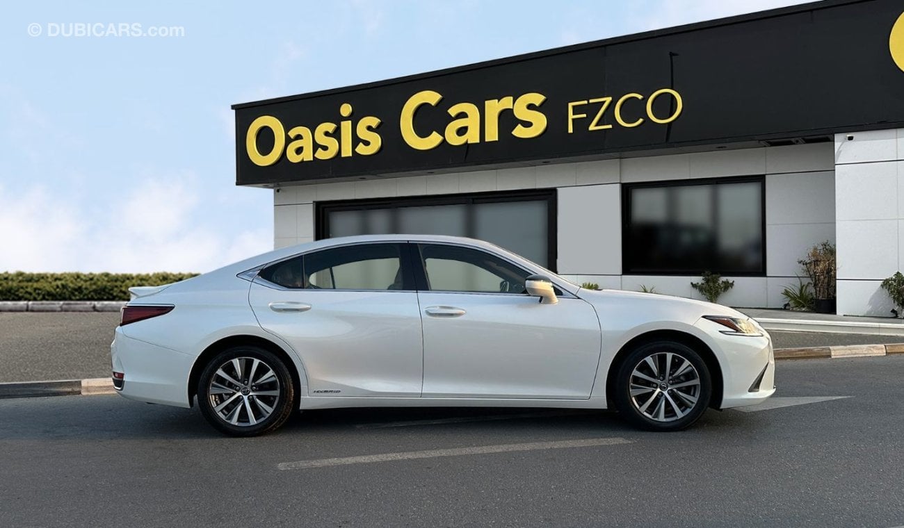 Lexus ES300h 2.5L Hybrid 4 Cylinders Full Service History 2021 GCC