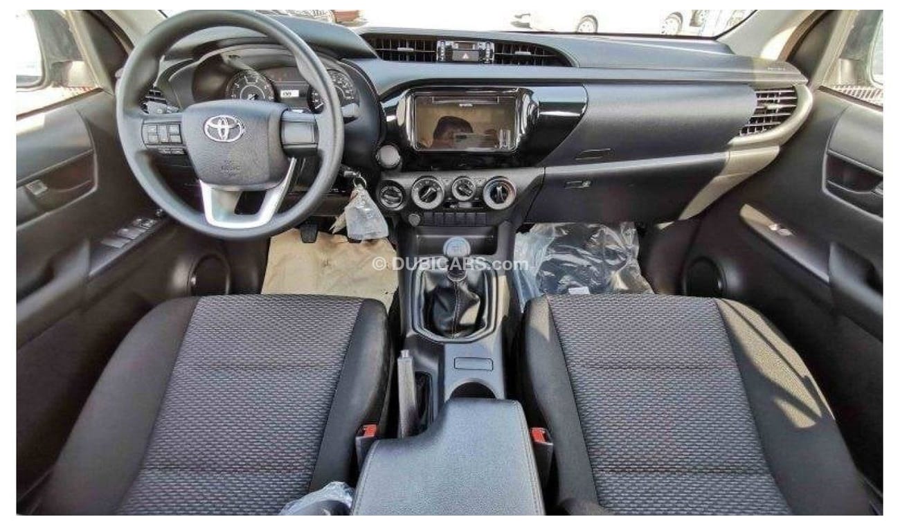 تويوتا هيلوكس Toyota hilux 2.4L diesel mid option MY2024