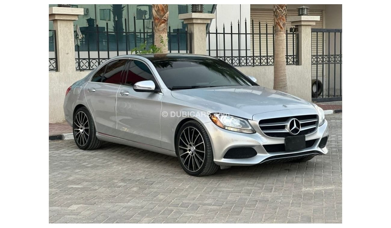 مرسيدس بنز C 300 لاكجري