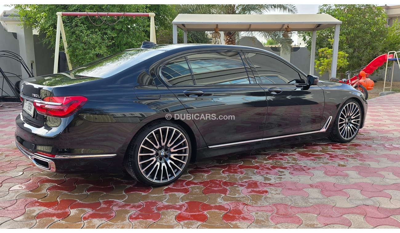 بي أم دبليو 750Li Luxury 4.4L (443 HP)