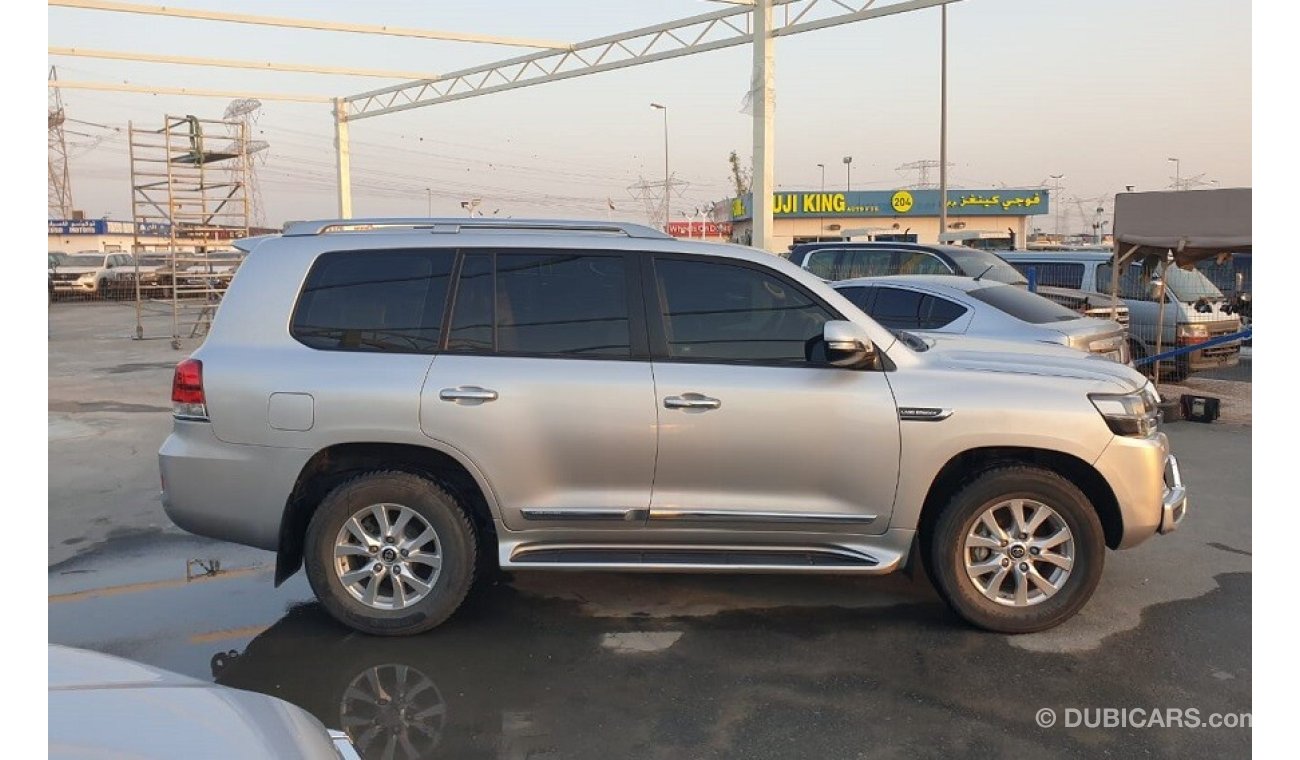 Toyota Land Cruiser GXR - V6 - FULL OPTIUON (PETROL)