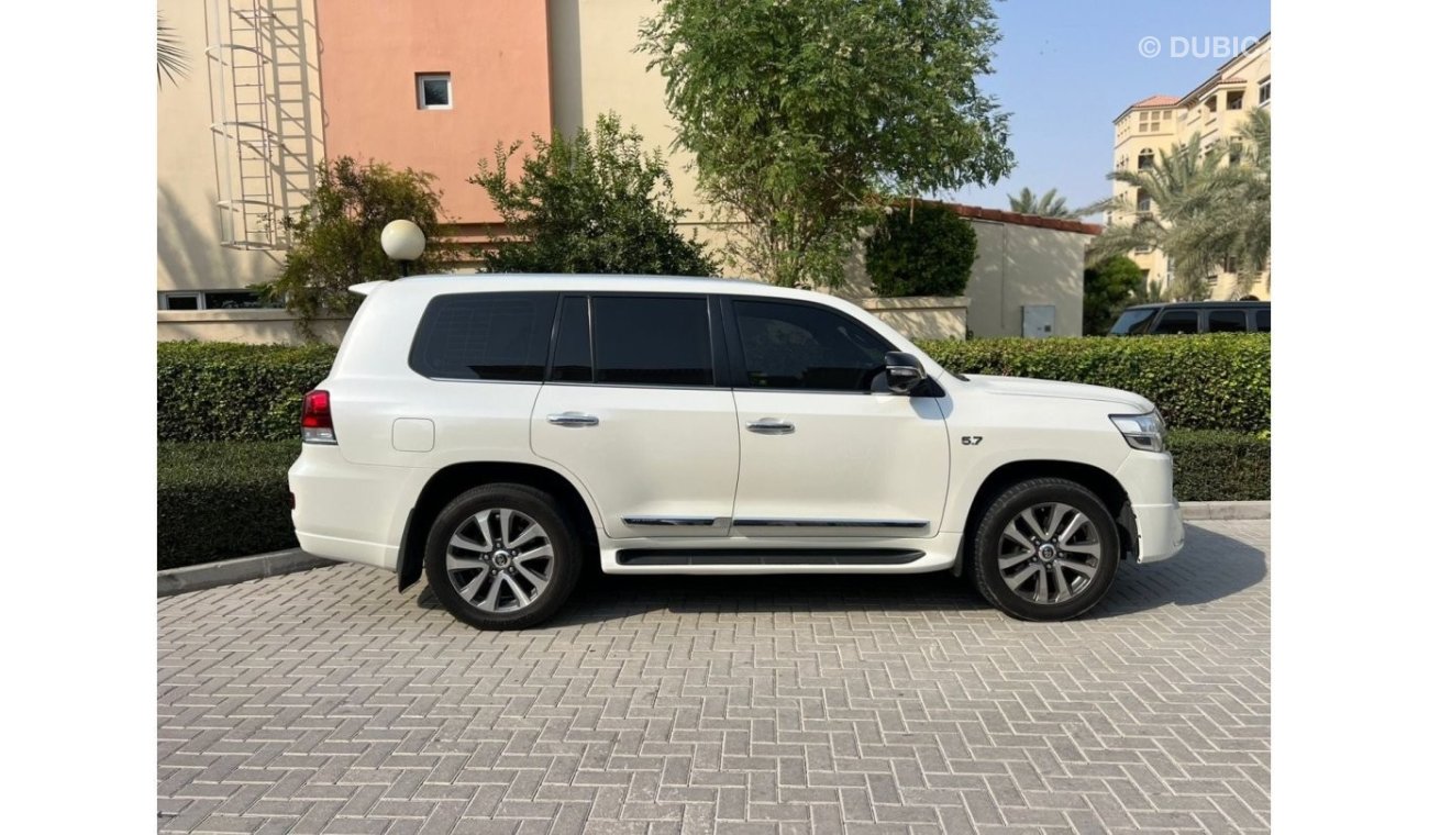 Toyota Land Cruiser VXR 5.7L