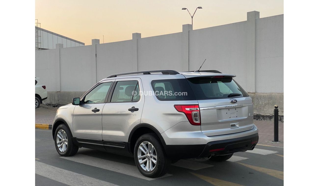 Ford Explorer Std 3.5L 4WD