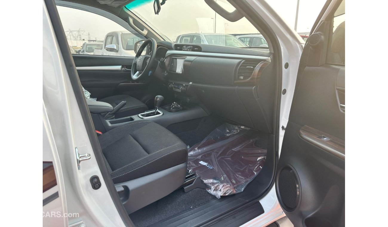 تويوتا هيلوكس TOYOTA HILUX 2.7 AT FULL OPTION 2024 WHITE WITH PUSH START