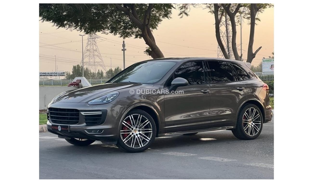 بورش كايان PORSCHE CAYENNE GTS 2016 GCC IN PERFECT CONDITION