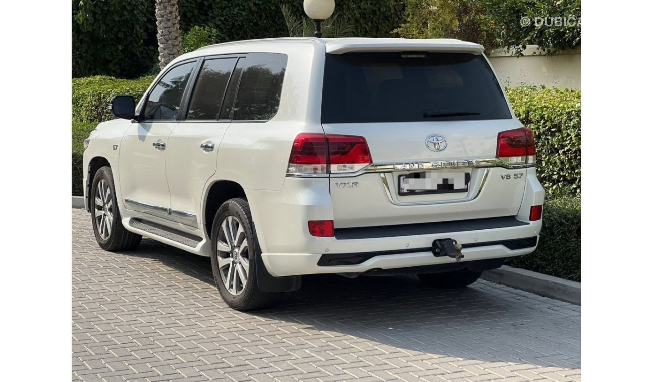 Toyota Land Cruiser VXR 5.7L