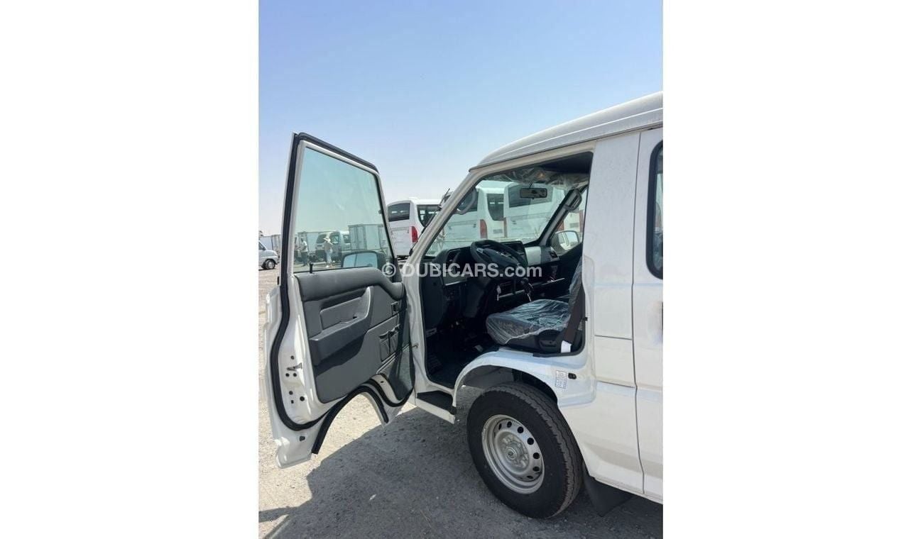 CMC D 260 CMC D260- Window Van -8 seater/ 2.4L 2WD