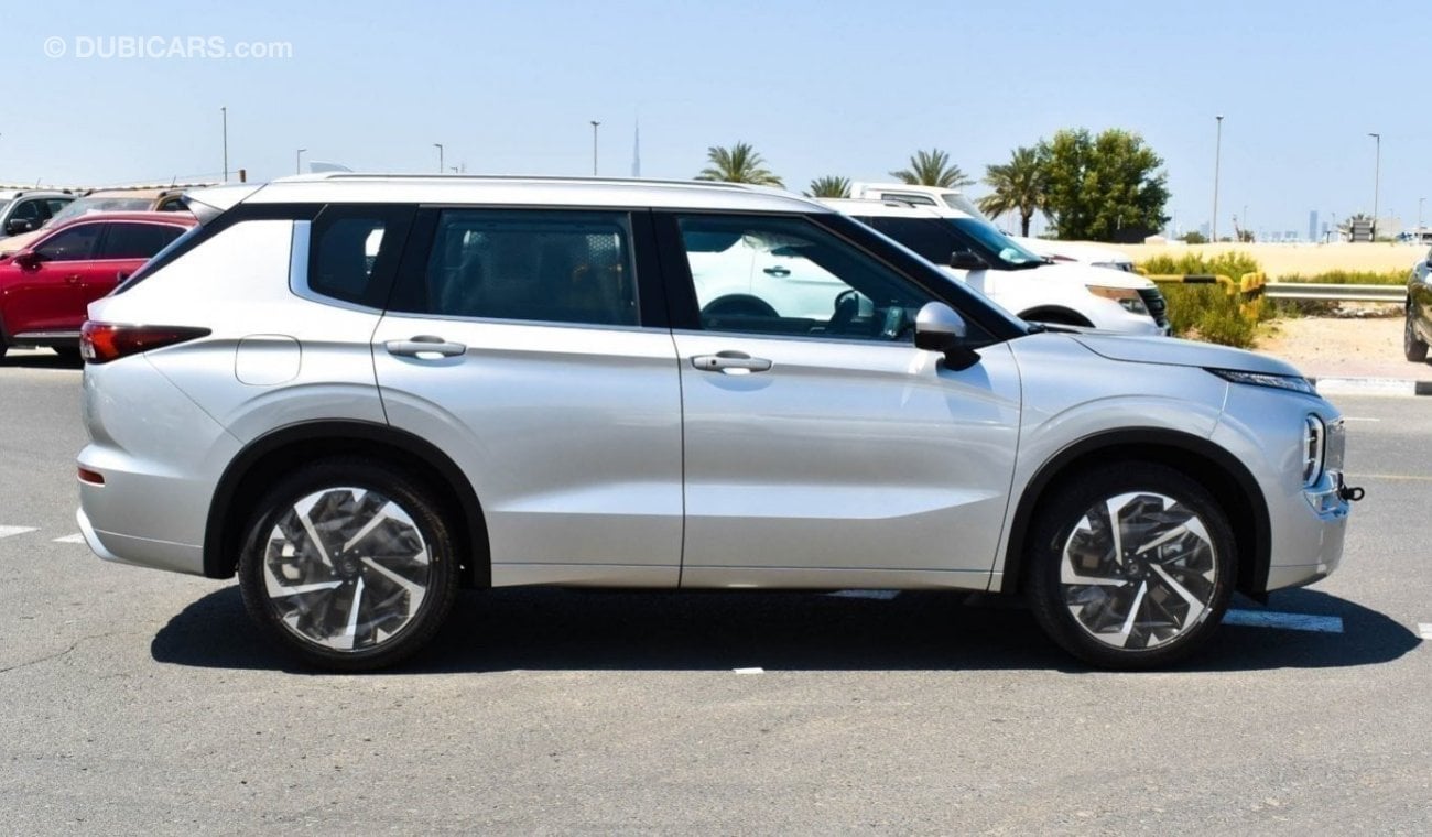 ميتسوبيشي آوتلاندر Brand New Mitsubishi Outlander 2.5L Petrol |Silver/Black| 2023 | 4WD Premium | For Export Only