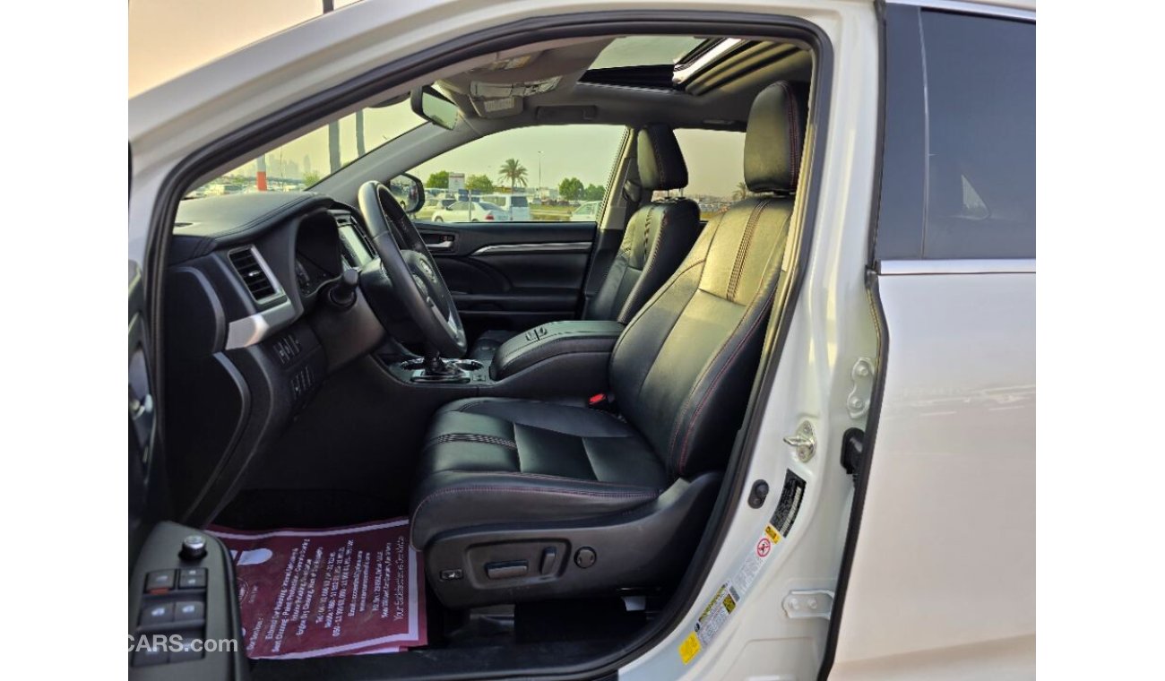 Toyota Highlander SE sport Addition full option sunroof and original leather seats