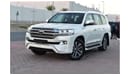 Toyota Land Cruiser VXR VXR VXR 2017 | TOYOTA LAND CRUISER VXR | V8 5.7L | GCC | FULL-SERVICE HISTORY FROM AGENCY | VERY