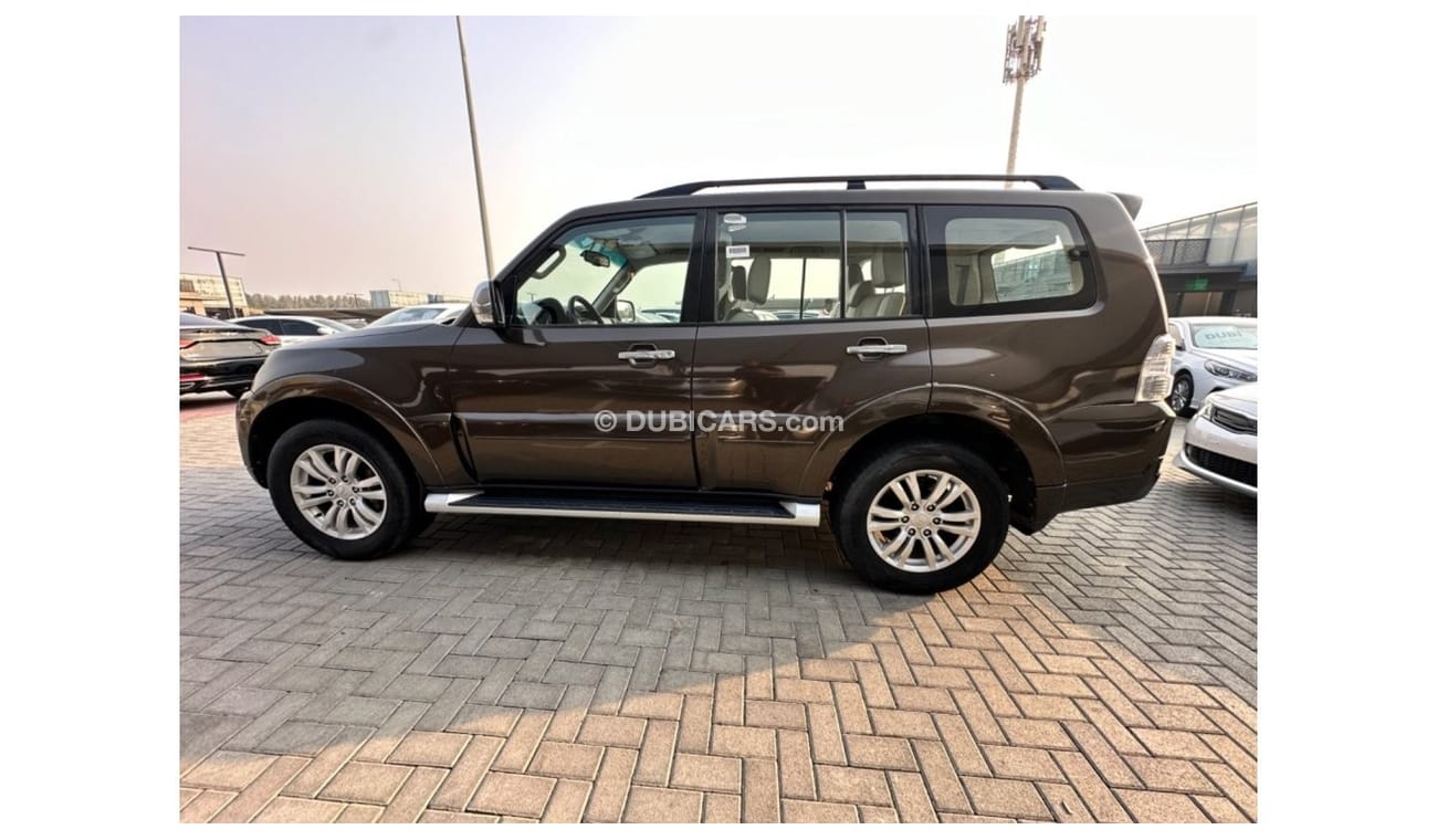 Mitsubishi Pajero GLS Highline خليجي خاليه من الحوادث