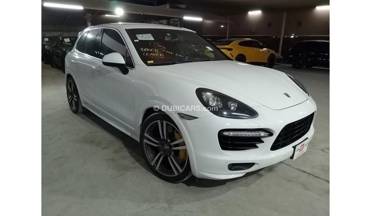 Porsche Cayenne Turbo S 4.8L (550 HP)