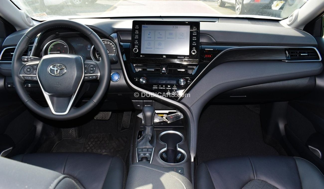 Toyota Camry XLE Hybrid