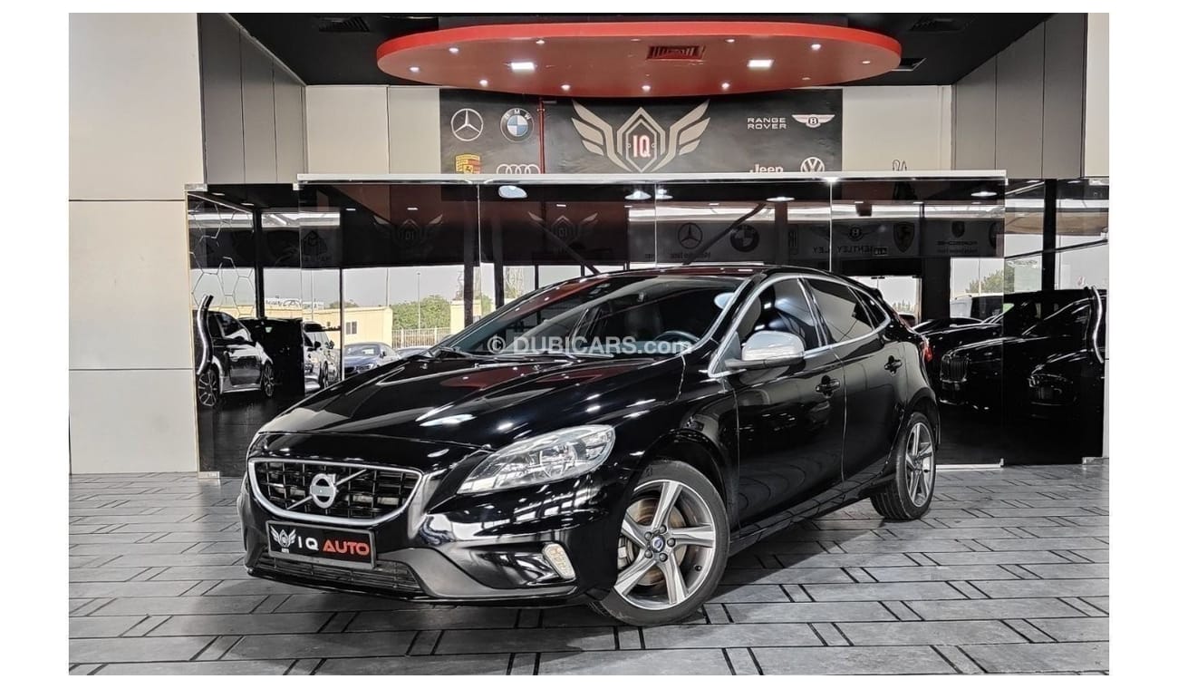 Volvo V40 R Design AED 1,000 P.M | 2016 VOLVO V40 T5 R- DESIGN 2.0L | GCC |  FULL SERVICE HISTORY | FLAWLESS C