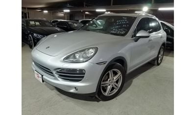 Porsche Cayenne S 4.8L , WITH SUNROOF, BLACK LEATHER AND MORE…