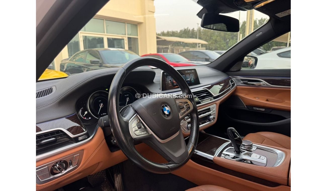 BMW 730Li Excellence Multimedia 2.0L