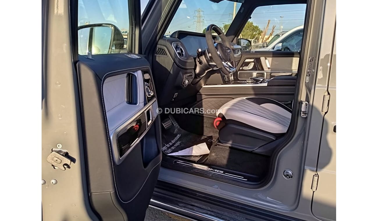 Mercedes-Benz G 63 AMG MERCEDES G 63- GREY INSIDE WHITE