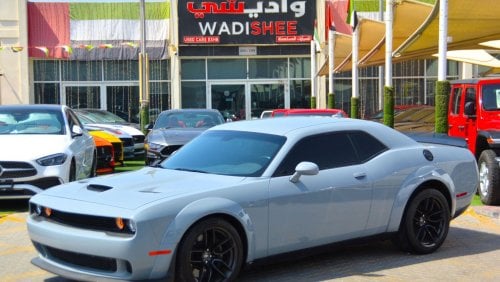 Dodge Challenger Scat Pack CHALLENGER--6.4 L --CLEAN CAR -ORGINAL AIR BAGS //VERY GOOD CONDITION