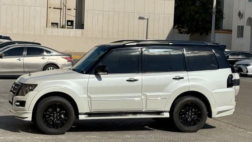 Mitsubishi Pajero Signature