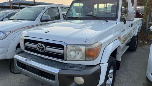 Toyota Land Cruiser GXR Toyota Land Cruiser Pickup 2012 4 vsx good condition jcc +97156649702