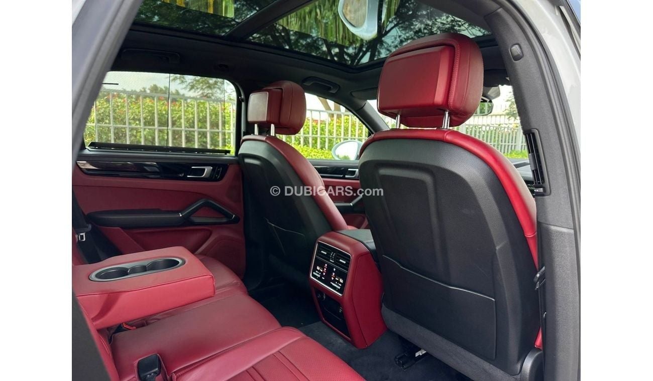 Porsche Cayenne S 2.9L (435 HP) Porsche Cayenne Platinum Edition / V6 / GCC / 2019 / Single Owner / Full Service His