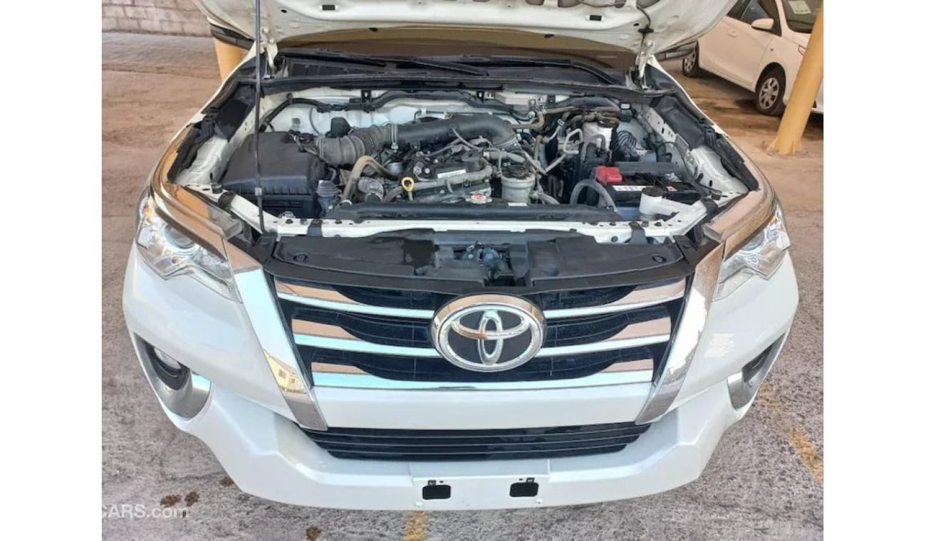 Toyota Fortuner TOYOTA FORTUNER 2.7EXR 2019 IN EXCELLENT CONDITION WITH ORGINAL SPARE KEYS