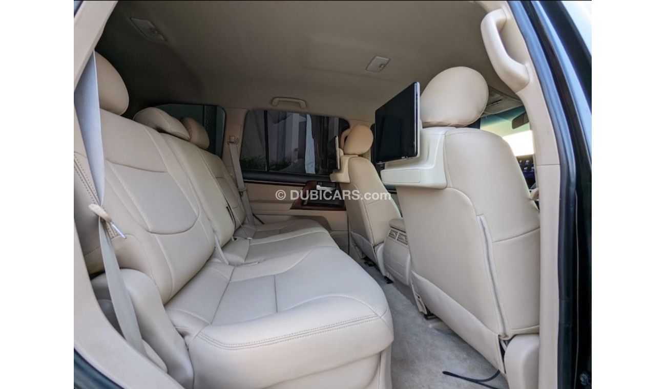 Toyota Land Cruiser 2015 TOYOTA LAND CRUISER FACELIFTED 2024 V6 GCC IN EXCELLENT CONDITION