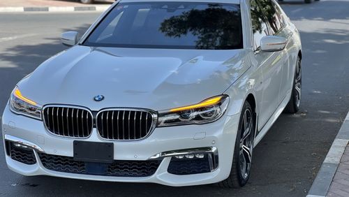 بي أم دبليو 750Li Luxury 4.4L (443 HP)