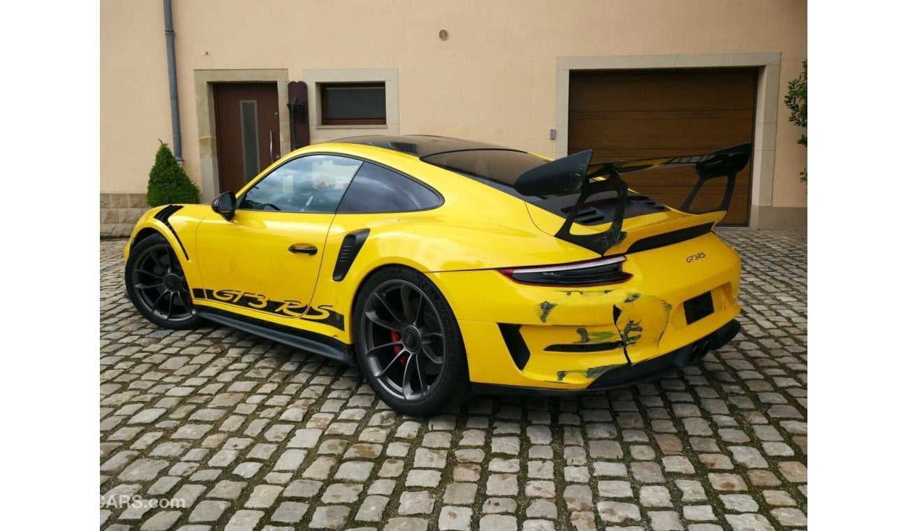 Porsche 911 GT3 2020 Porsche 911 GT3 RS European specs with only 26620km with a small damage in the left side of rea