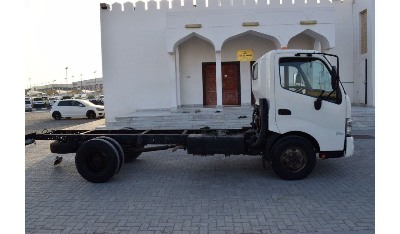 هينو 300 Hino 714 Cab chassis, model:2016. Only done 53000 km