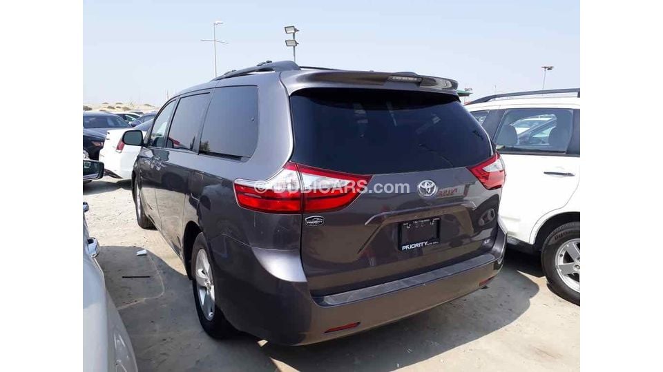 Used Toyota Sienna 2017 For Sale In Sharjah - 258514