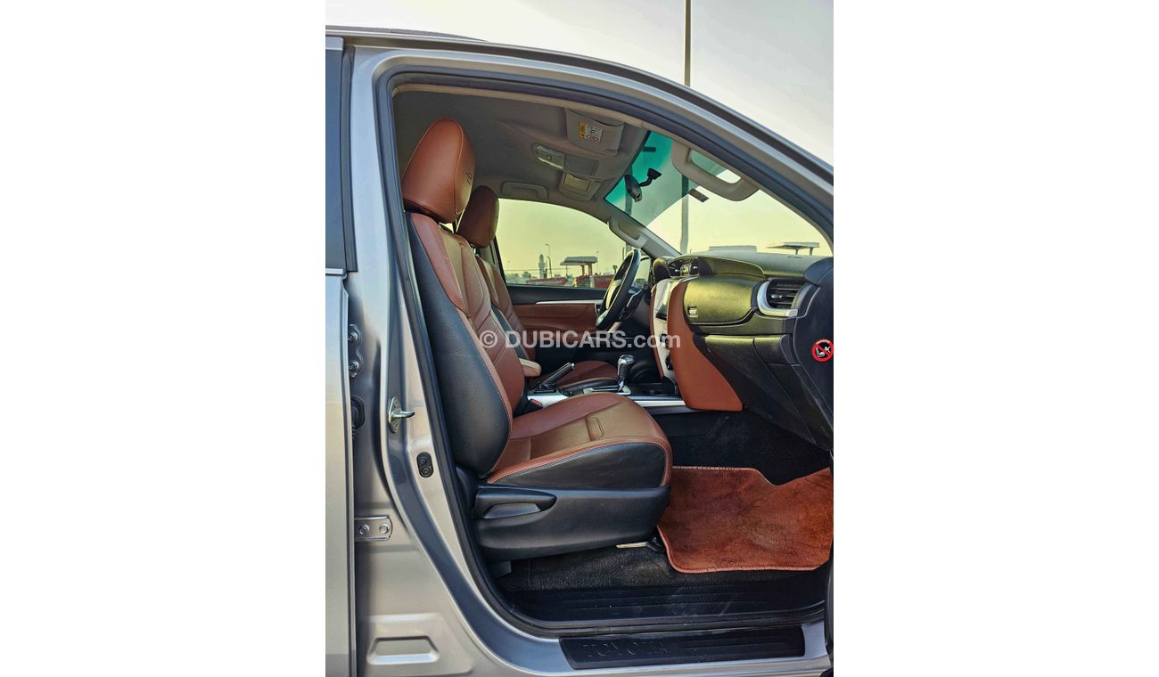 تويوتا فورتونر VXR V6/ 4WD/ AUTO TRUNK/TRIPTONIC/ DVD/ HEAD REST/ LEATHER/ EXPORT ONLY / LOT# 31141