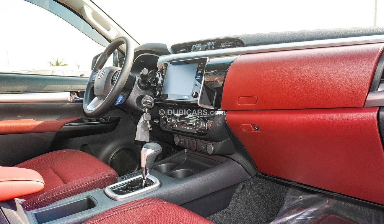 Toyota Hilux SR5. 2.4L 4WD. A/T