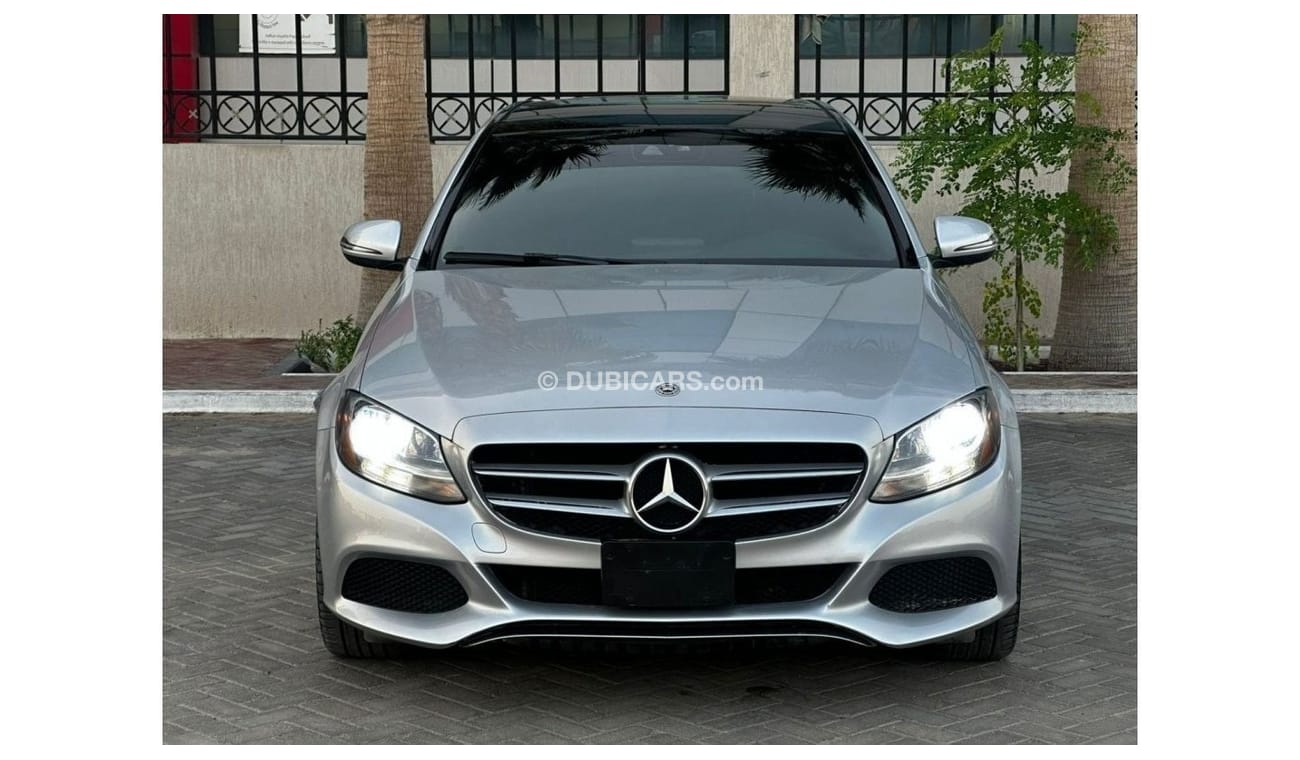 مرسيدس بنز C 300 لاكجري